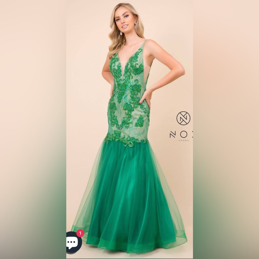 Nox Annabel Green Mermaid Style Embellished Beaded Dress